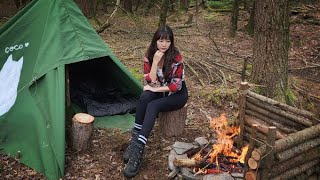 Solo Tarp camping / Cooking BBQ Ribs and Galette Bretonne on campfire / Bushcraft Trap Shelter