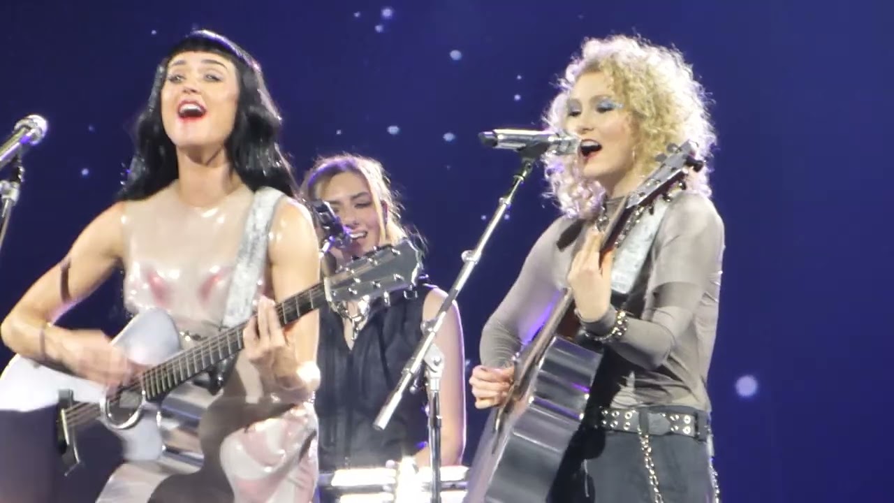 Katy Perry - The One That Got Away Live in Paris (04/11/2025)