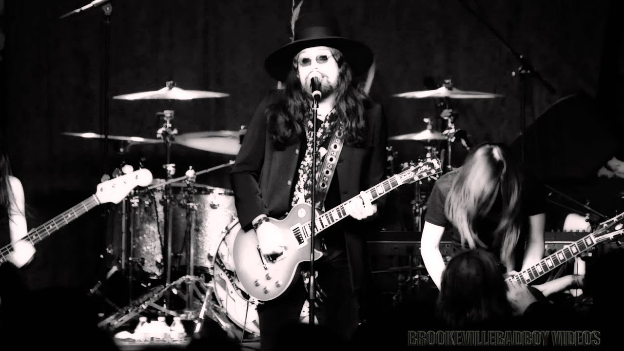 DAMON FOX WITH THE OKAI SISTERS : Communication breakdown