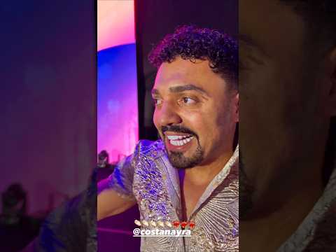 Tirullipa chamando a Nayra Costa pro palco