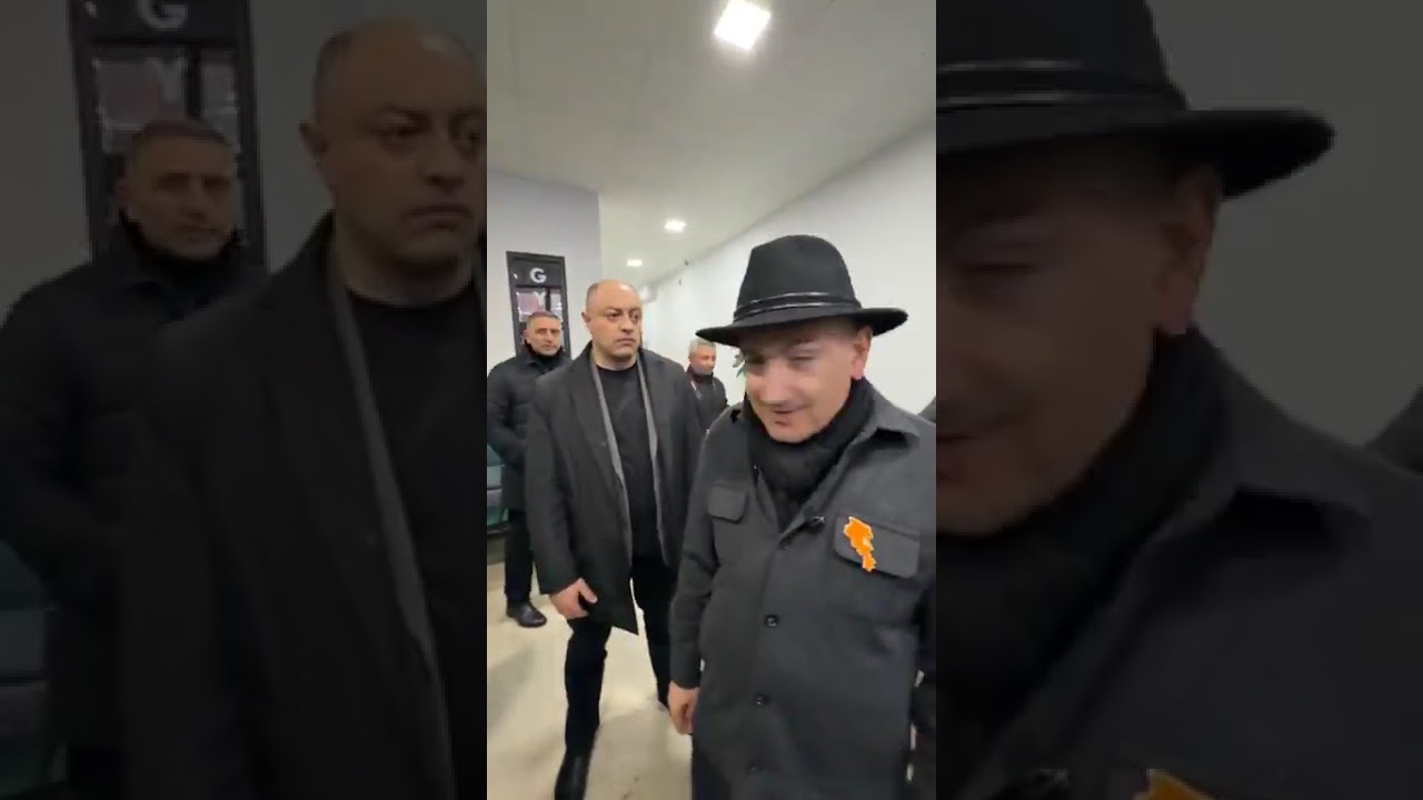 Նիկոլ Փաշինյանը նվագում է իր իմացած միակ «բիթը»