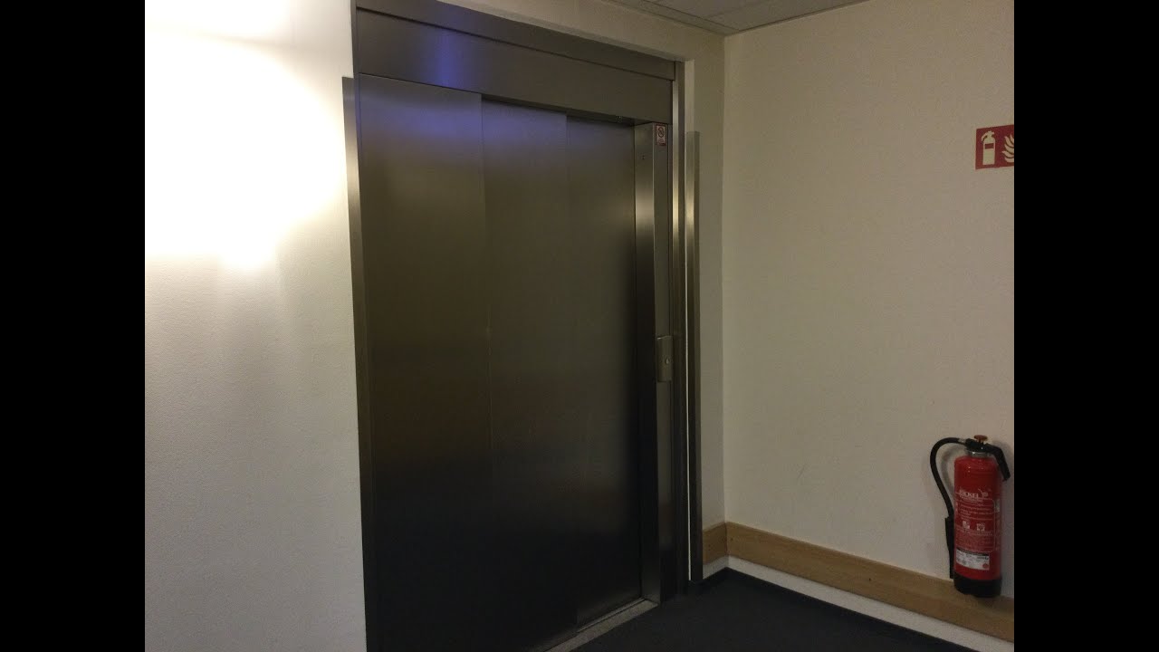 Otis Gen2 Aufzug, Baujahr 2015 in einem B&B Hotel in Erfurt