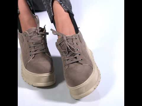 Βίντεο: Πώς να μαλακώσετε τα παπούτσια (κατασκευασμένα από δέρμα, σουέτ και άλλα υλικά), συμπεριλαμβανομένης της απαλότητας της βάσης ώστε να μην τρίβει + φωτογραφίες και βίντεο