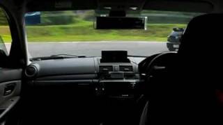リアが不安定なFF車　鈴鹿ツインGコース