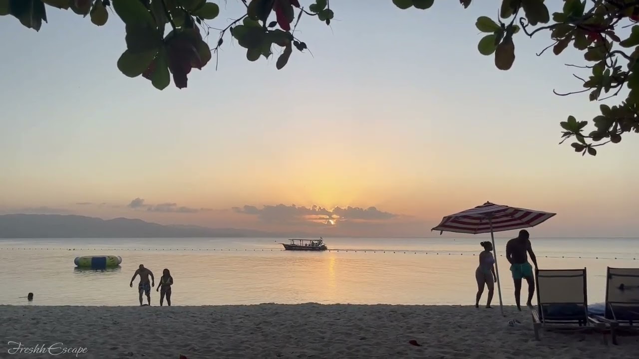 Smooth Jazz Grooves | A Sandy Sunset Sanctuary🏖️🌅