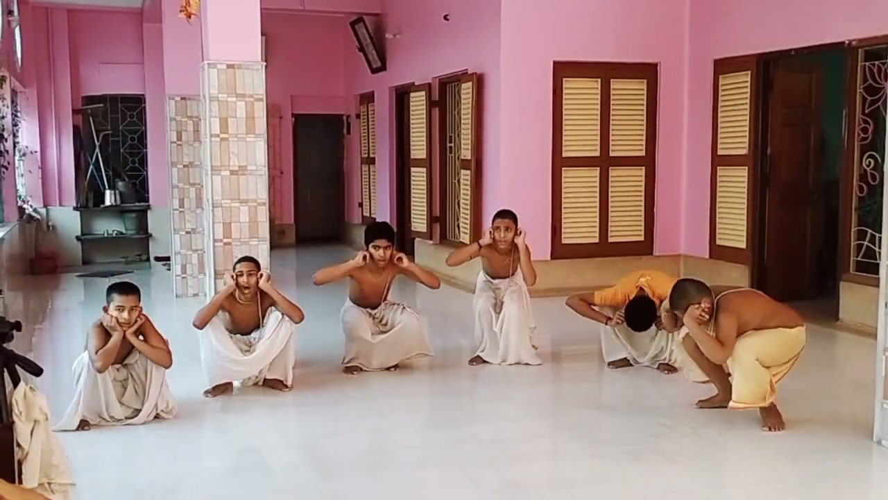 Gurukul students Punishment In a new way While reciting the Gita  ।। Sri Sri Guru karuna niketan।।