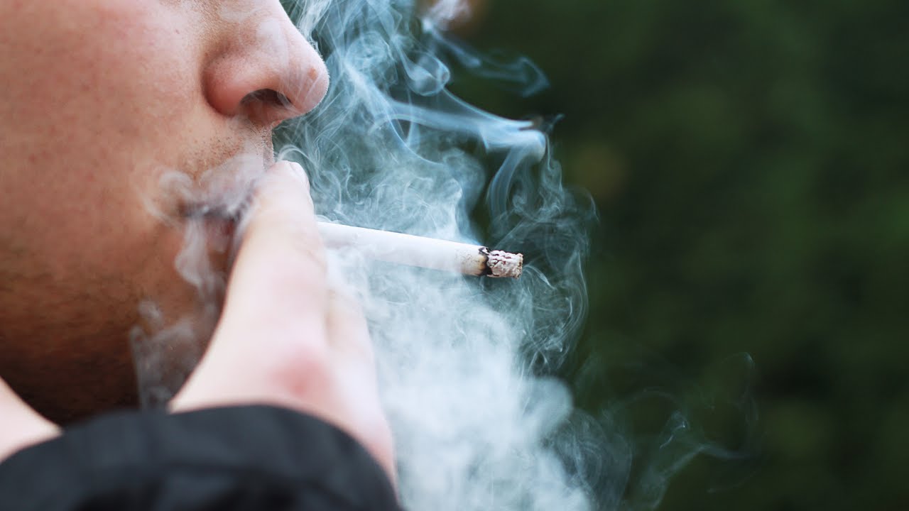 Hausse du prix du tabac : le paquet de cigarettes passera à 12 euros en 2025 et 13 euros en 2026