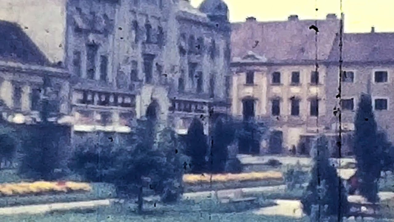 Szombathelyi főtér az ötvenes években. + egy kis foci.