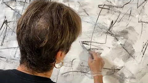Julie Schumer Demonstrates How To Create Depth Usi...