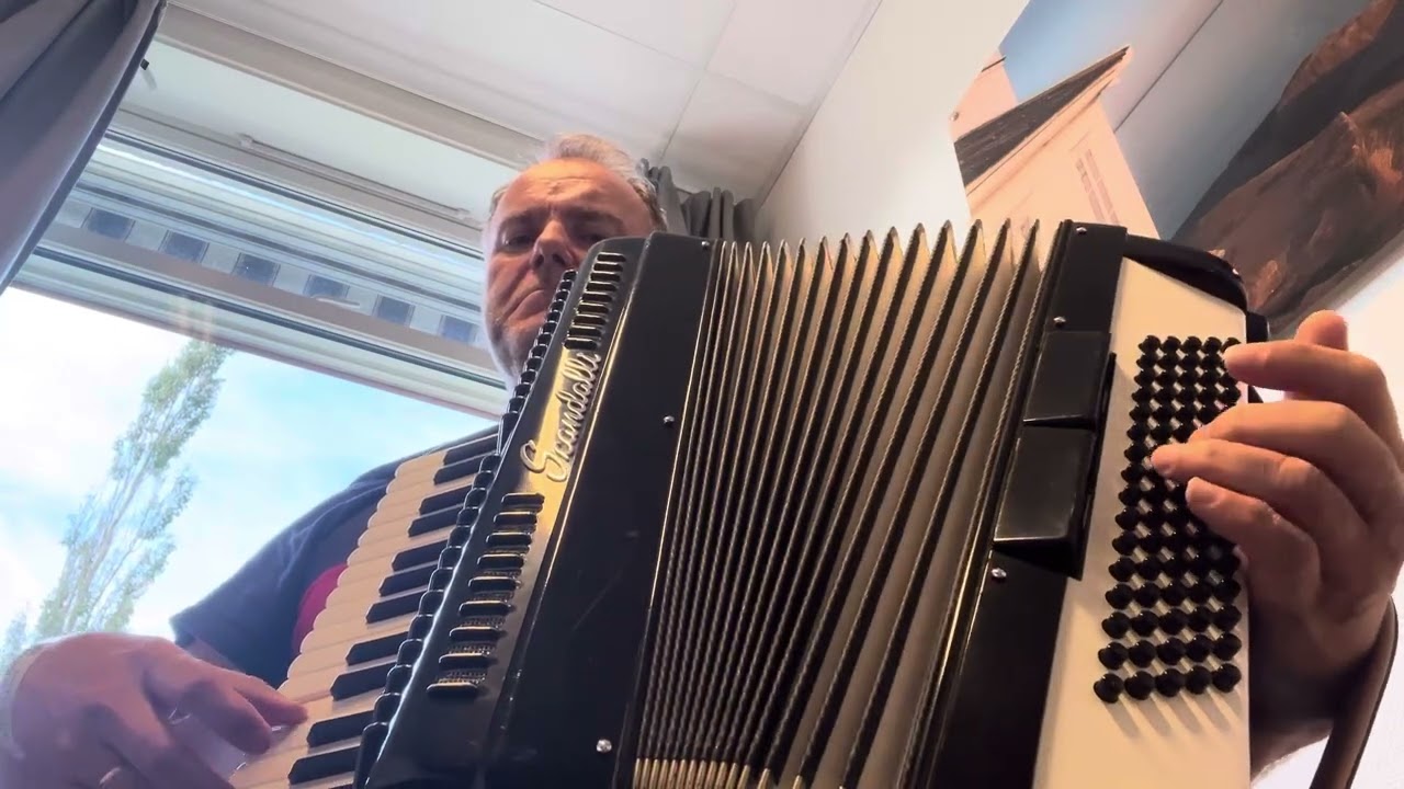 Playing  «Sørlandstoner» 3 weeks after stroke. 