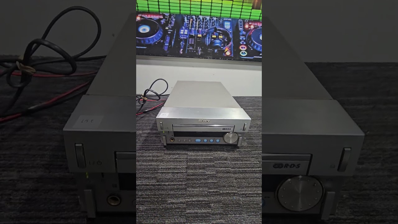 L142 Sony HCD-SD1 mini stereo system