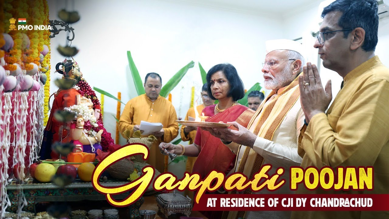 PM Narendra Modi attends Ganpati Poojan at Residence of CJI DY ...