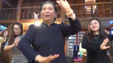 Vũ điệu kết đoàn - Bác Tòng Thị Phóng trong điệu xòe Tây Bắc