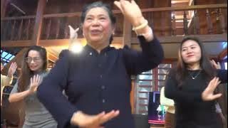 Vũ điệu kết đoàn - Bác Tòng Thị Phóng trong điệu xòe Tây Bắc