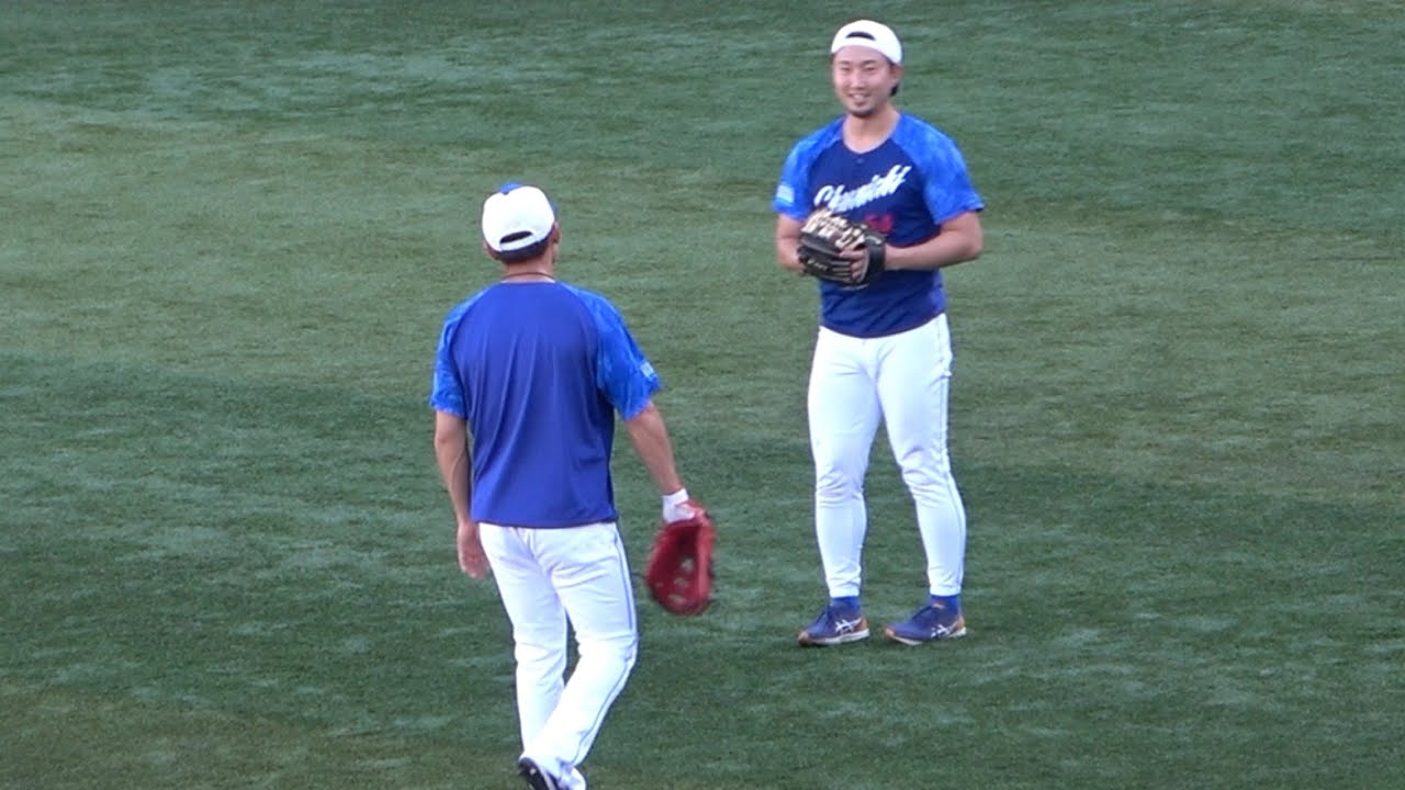 「今日スタメンですか？頑張って下さい！」っぽい会話で大島に頭を下げる藤嶋 (2023/09/14) YouTube