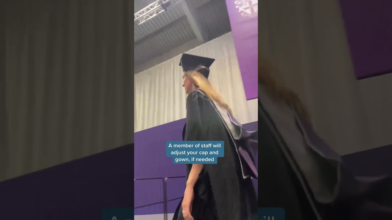 How to cross the graduation stage 🎓💜 | Short