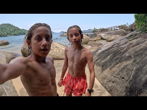 Apenas brincando na praia do Clubmed Rio das Pedras RJ