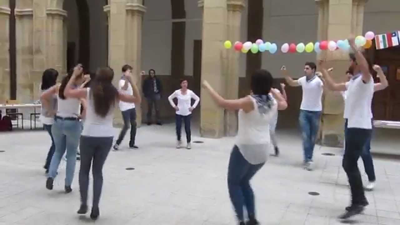 Grupo de danzas vascas de la Universidad de Deusto