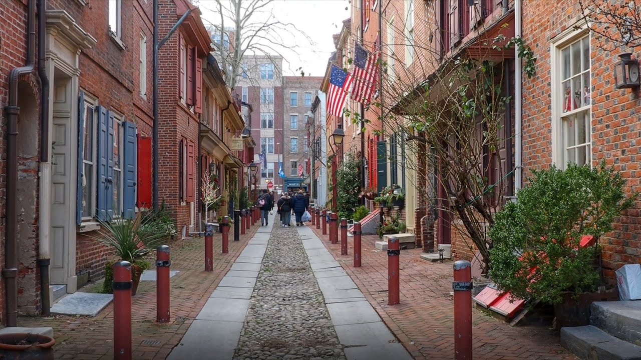 Taking a Stroll Down Elfreth's Alley in Philadelphia - Uncovering PA