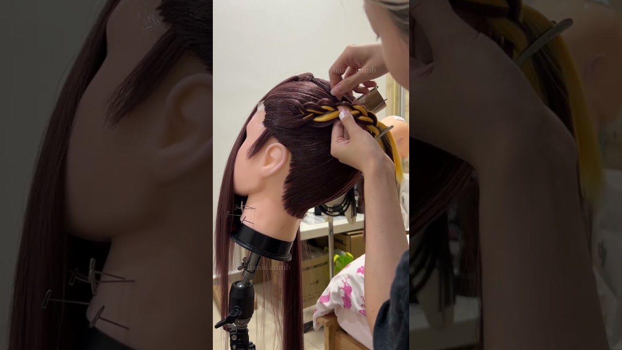 So much details in Dehya's wig! Braids, highlights, ears you name it!