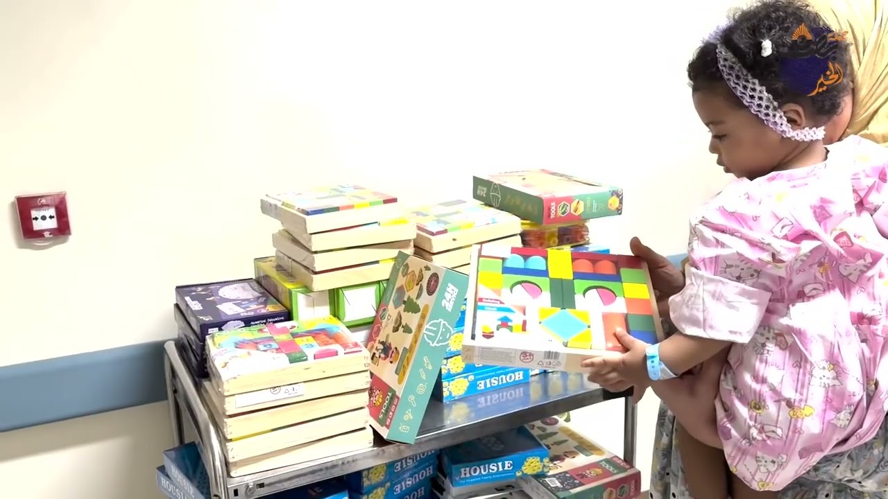 زيارة الأطفال المرضى في مستشفى السلطاني