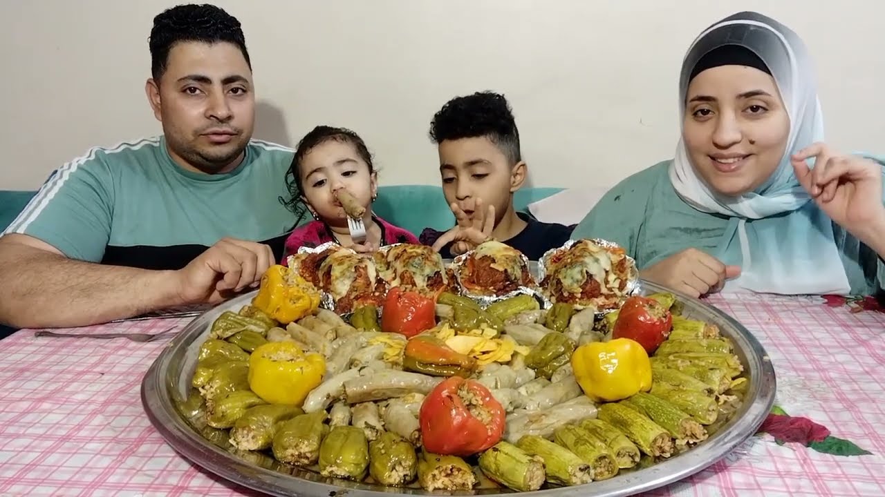 تحدي اكل على اكبر صينيه محاشي مشكله وحمام كذاب 😋