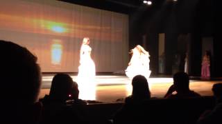 Mãe E Filha Dançando Juntas