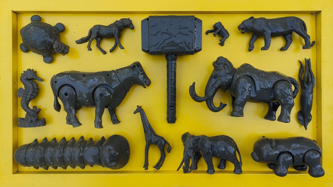 Membersihkan mainan hewan, sapi, panda, mammoth, gajah, harimau, penyu, jerapah, gorilla, cumi cumi