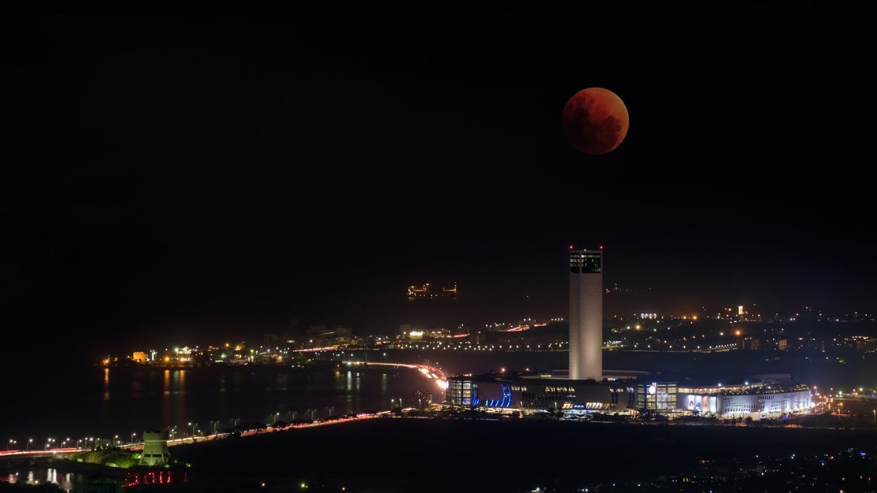 Lunar Eclipse Timelapse (Composite) - YouTube