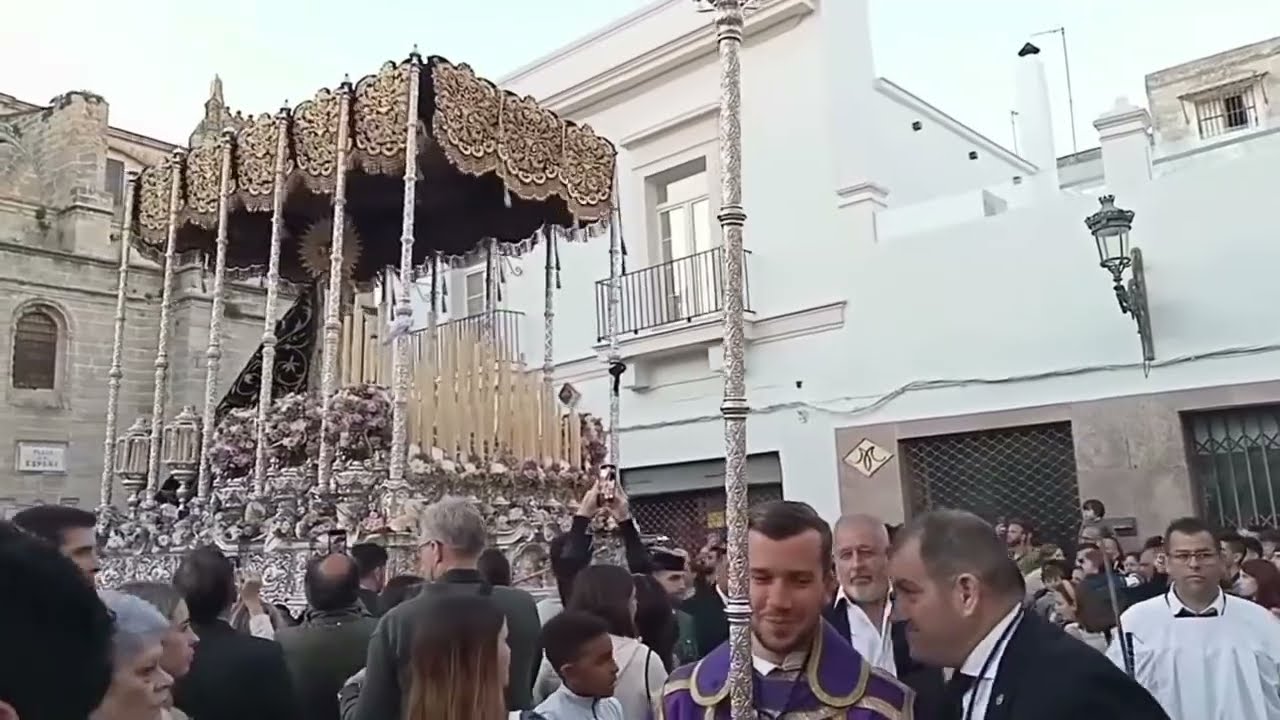 Salida de la Virgen de la Soledad de El Puerto