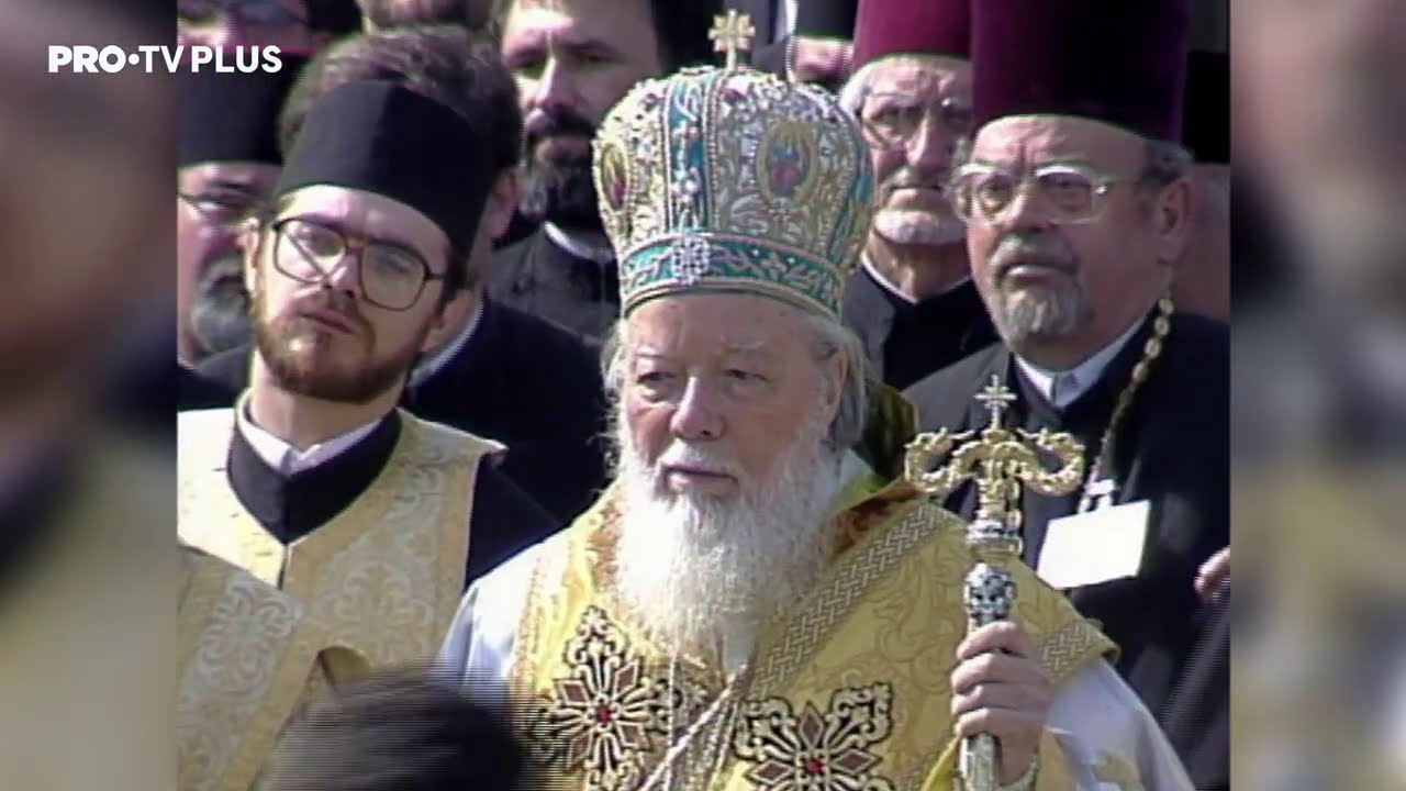 Papa Ioan Paul al II-lea și Patriarhul Teoctist au mers împreună spre Altar
