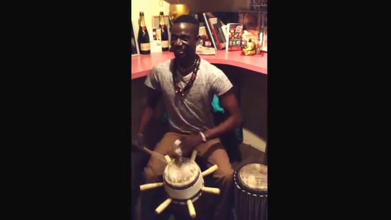 Sidy Faye, Sabar シーディのサバール演奏