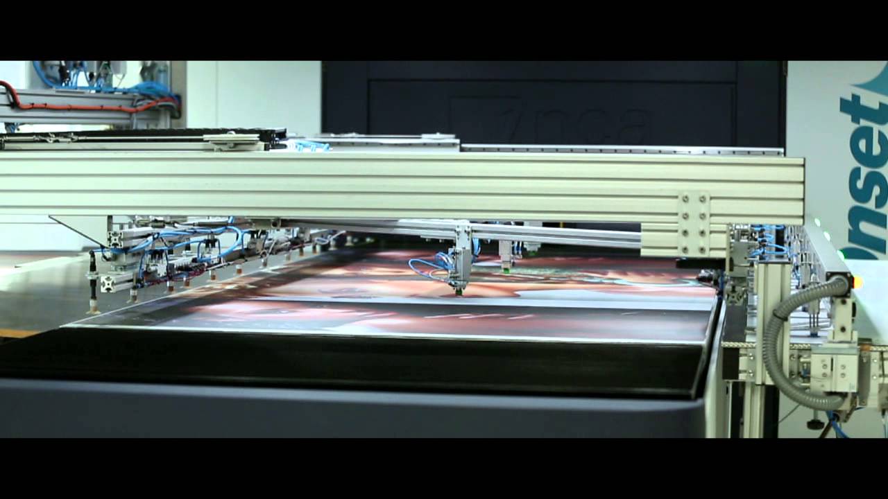 See the Onset Wide Format Printer Producing High Quality Full Bed Imagery