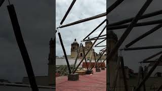 Diseno y construccion de un Pabellon de Bambu carrizo y palma en una terraza del