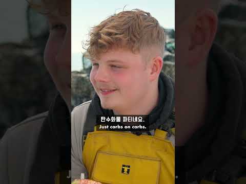 British Fishermen <strong>Eat</strong> "Noodle Sandwiches" at 3 AM