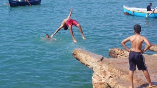 جو البحر الجميل و السباحة والقفز على البحر هذه هي العرائش الزرقاء larache bleu