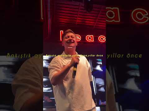 Poizi Kimseler Duymasın şarkısını Konserde Söylüyor 