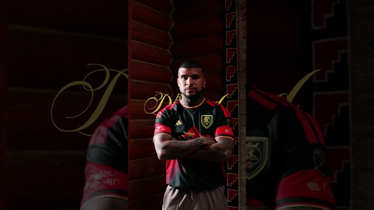 DeAndre Yedlin in the new Black Diamond Kit 🔥
