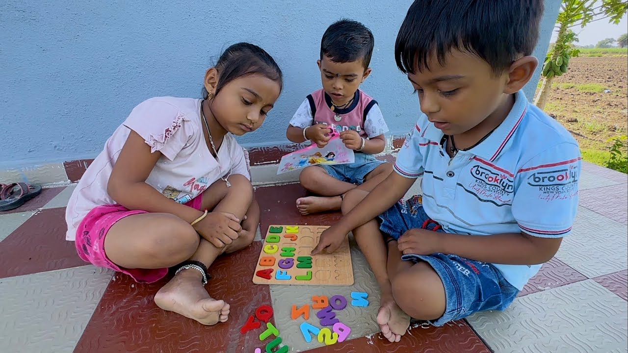 माऊली तनु साई abcd शिकत आहे |