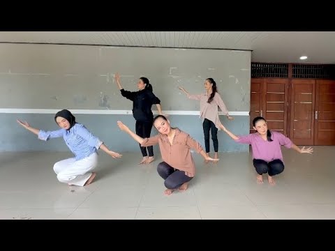 Latihan Tari Piring Adat Minang - Tari Piring Padang - Sumatera Barat
