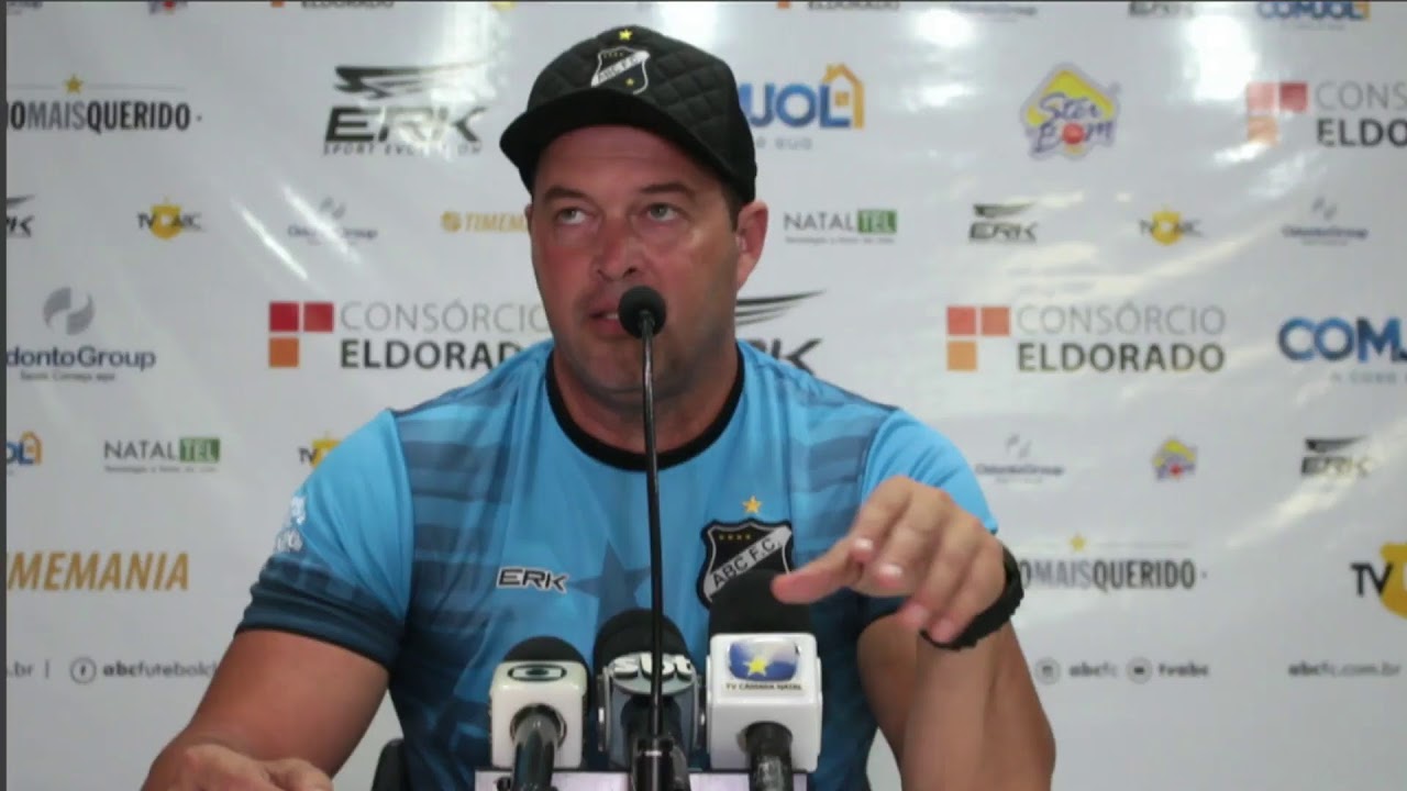 AO VIVO - COLETIVA ROBERTO FERNANDES - PRÉ-JOGO