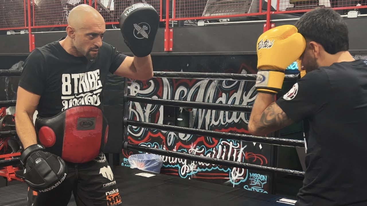 Muay Thai Pad Work: From Zero to Pro (6 Stages)