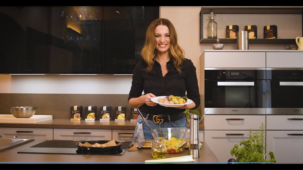 Pulykafasírt golyók ropogós karfiol salátával - Tomán Szabina