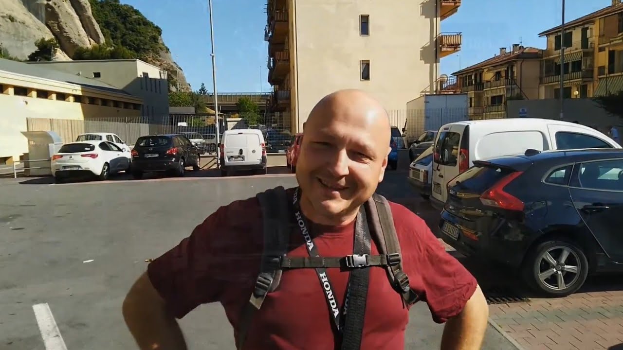 Вентимилья — портовый город в Италии...