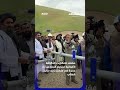 مشاهد للحظة بدء الحكومة الأفغانية استخراج النفط من آبار جديدة في منطقة زمرد ساي اخبار المشهد