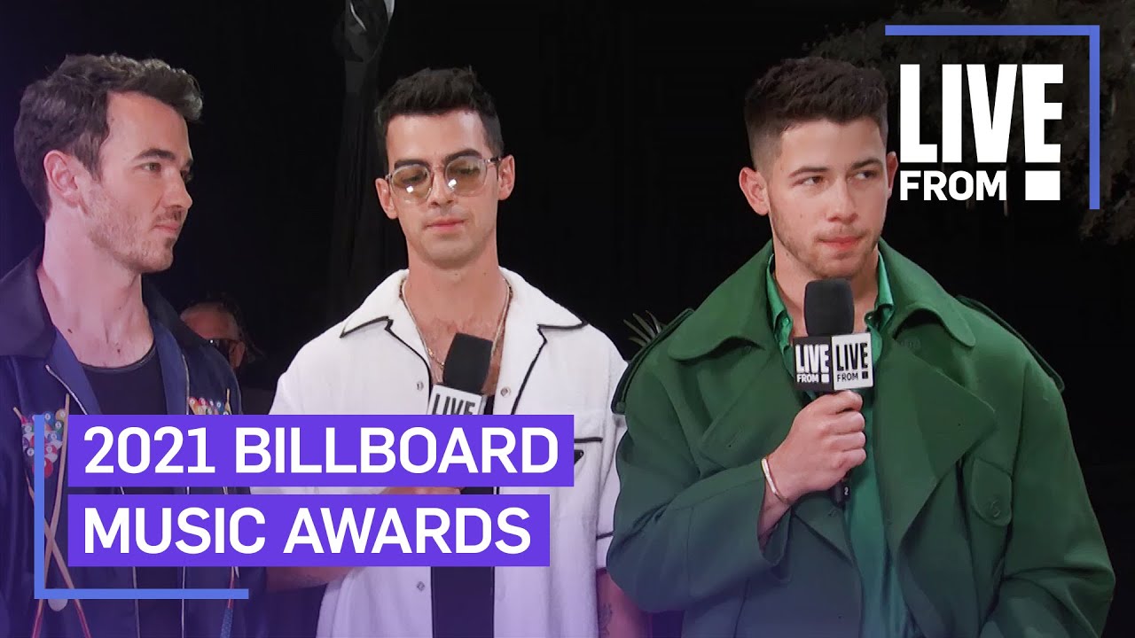 Nick Jonas Gives Update on Cracked Rib at 2021 BBMAs | E! Red Carpet & Award Shows