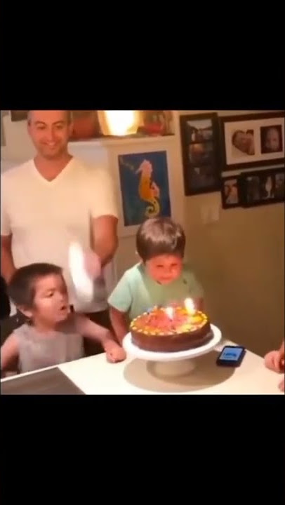 video Tiktok lucu anak kecil yang gagal meniup lilin kue ulang tahun saudaranya
