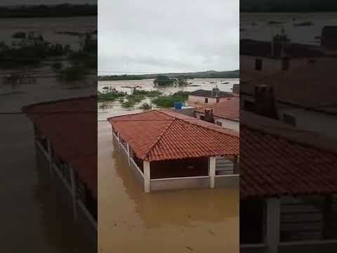 Água do Rio de Contas invade povoado de Areão em Mirante