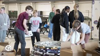 Detroit teachers receive more than 20,000 free books to support students