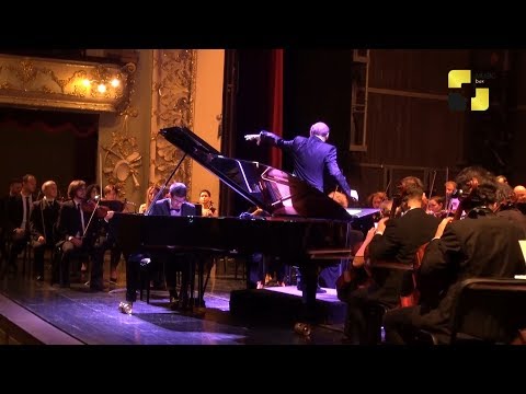 საერთაშორისო აღიარების შემდეგ 18 წლის ქართველმა პიანისტმა რუსთაველის თეატრში დაუკრა